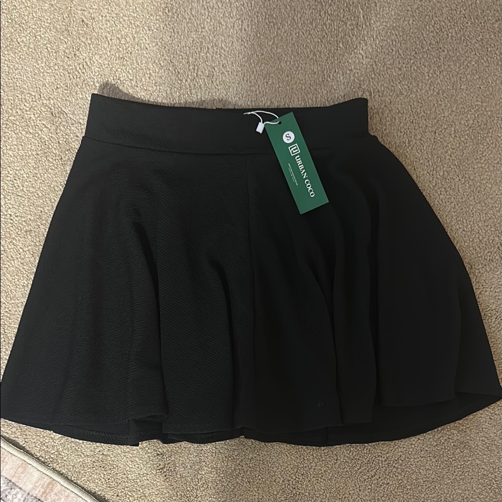 Black Pleated Skater Mini Skirt for Casual Wear